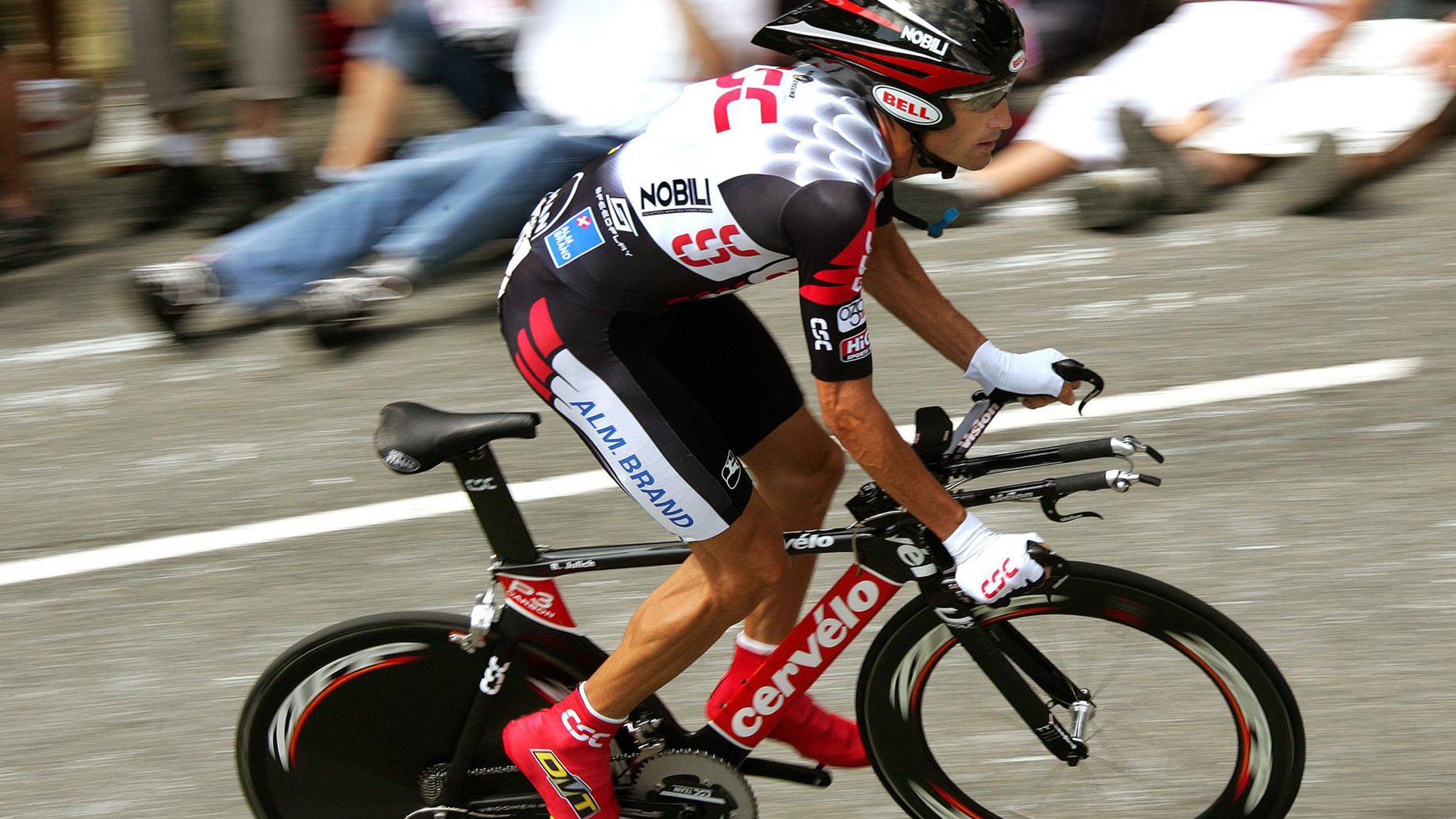 爱游戏体育-德约科维奇连续十五场比赛得分超过晋级下一阶段，湖人不断突破！观众掌声雷动